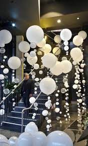 Beautiful Decor For A White Party Theme Partydecor Balloons Balloondecorations Allwhite Allwhiteparty Whi White Party Theme Balloon Decorations Balloons