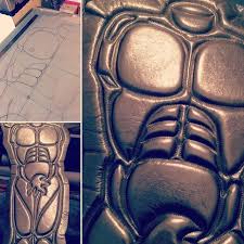 Couture Sur Mousse Et Cuir Gold Pour Chaises Sur Mesure Designe Par M Marty Urwedo Surmesure Siege Design Designer Cuir Gold Uphols Cuir Design Couture