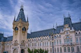 Lucrarile de refacere la palatul culturii din iasi vor demara saptamana viitoare, valoarea acestora fiind de peste sapte milioane euro. Iasi Imagini Cu Eminescu Si Versuri Din Poeziile Lui Proiectate Pe Palatul Culturii Ultimele Stiri Online