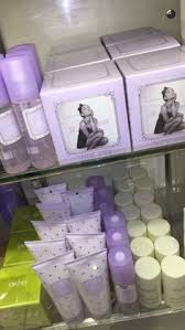 Divine velvety musk infuses classic ari sass, while macaroon sugar provides. Ariana Grande Perfume
