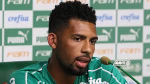 Matheus fernandes con la elástica de palmeiras / fcbarcelonanoticias. They Called Me Crazy Palmeiras Director Talks Selling Matheus Fernandes To Barca Goal Com
