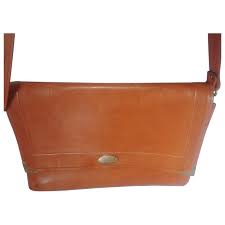 Added to this is the importance of quality and value, and thus has been created a prestige range of products at an affordable level. Pierre Cardin Handbags For Women Vestiaire Collective