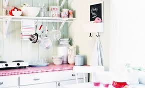 Per la cucina avete a disposizione solo un piccolo spazio? Cucina Piccola 10 Idee Salvaspazio Per Farla Sembrare Piu Grande Leitv