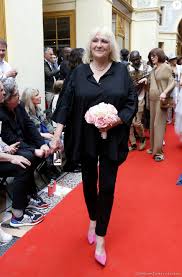 Explore tweets of julie leclerc @electroknits on twitter. Julie Leclerc Defile Over Fifty Et Alors A La Galerie Vivienne A Paris Le 17 Juin 2019 C Est Sous Les Ors De La Galerie Vivienne Que La Styliste Nathali Purepeople