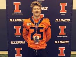 Erriyon knighton is an american male sprinter specializing in the 100 meters and 200 meters events. Erriyon Knighton Hillsborough Wide Receiver