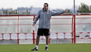 La independiente es la que cambia o es controlada para estudiar sus efectos en la variable dependiente. Renato Paiva Nuevo Dt De Independiente