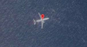 Dalam kes mh370, tiada control tower berdekatan yang menerima sebarang mesej kecemasan semasa kapal terbang tersebut hilang. Pesawat Mh370 Ditemui Menerusi Carian Di Google Maps Semasa Cari Infonet