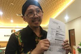 Jenazah dibawa ke rumah duka, di kompleks duta indah, jatimakmur, kecamatan pondok gede kota bekasi. Abu Janda Laporkan Maheer At Thuwailibi Ke Polisi Republika Online