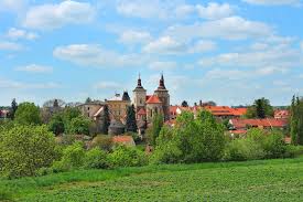 Česká pirátská strana (registrovaná zkratka piráti) je česká liberálně progresivní politická strana založená v roce 2009. Starostka Kourimi Zemrela Po Padu Z Okna Ve Tretim Patre Radnice Aktualne Cz