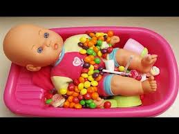 Today i fill my bathtub with skittles! Baby Doll Bath Time In Skittles Candy Surprise Toys Play Youtube
