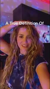 Mom porn 😋 #headoverheelsshow #marriage #funcouple #happycouple #cleaning  