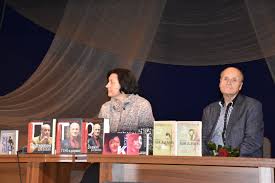 Contact михайло федотович слабошпицький on messenger. Direktor Vidavnictva Yaroslaviv Val Mihajlo Slaboshpickij Ta Poetesa Svitlana Koronenko Privezli Do Lucka Svoyi Knigi Oficijnij Sajt Luckoyi Miskoyi Radi