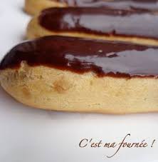 Amateurs D Eclairs Celui Ci Va Enchanter Vos Papilles Une Pate A Choux Moelleuse Une Creme P Eclair Au Chocolat Creme Patissiere Chocolat Recette Glacage