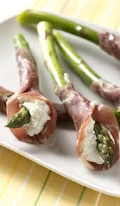 These Blanched Cheesy Asparagus Spears Wrapped In Goat Cheese And Prosciutto Are Perfect For A Cocktail Party Ho Recipes Food Friendsgiving Recipes Appetizers