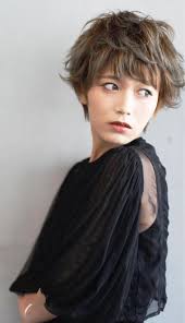 最新レイヤーヘア 大人の重軽ニュアンスヘアに大変身 hair 女性 髪型 ショート ショート パーマ ヘアースタイル