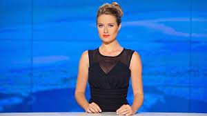 Už na snímku, který ke klipu zveřejnila. Pravda O Vyhazovu Z Novy Emma Smetana Neskoncila Jako Moralni Autorita Ale Kvuli Brazilske Lzi Extra Cz