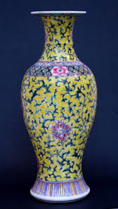 Antique Chinese Famille Rose Yellow Porcelain Vase Chine Porcelaine De Chine Vase En Porcelaine Vase En Ceramique