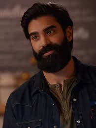 Actor from Degrassi unrecognizable with beard