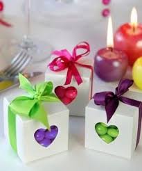 Mariage, baptême choisissez par exemple des boîtes à dragées kraft pour un mariage vintage ou une décoration rustique. Contenant Dragees Mariage