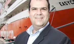 Stelios bids to oust Rake