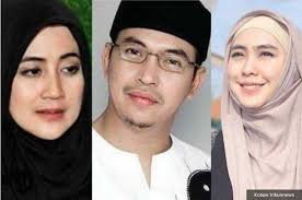 Sore itu, sang janda muda yang siap nikah siri, memeriksa nomor hp milik pasangannya. Diisukan Pernah Jadi Istri Siri Uje Oki Setiana Dewi Bongkar Status Hubungannya Dengan Suami Umi Pipik