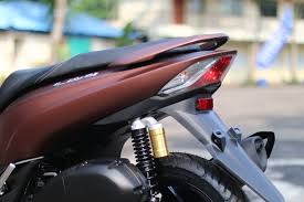 Sebelumnya ane kira bekas air hujan, tapi kok sebelah kanannya kering. Shockbreaker Lexi Bocor Cara Klaimnya Gampang Kok