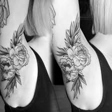 The armpit is not an unpleasant site to boast a tattoo. Armpit Tattoo Trend Why Armpit Tattoos Are The Unexpectedly Cute New Ink Trend