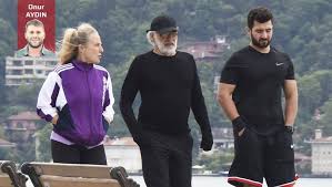 Okuyucu kitlesiyle paylaşmayı hedefleyen sinan çetin'in yayın evi yaklaşık 50 kitap yayımladıktan sonra. Sinan Cetin Sokaga Cikma Yasagini Deldi Magazin Haberleri