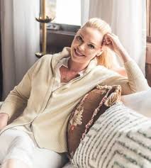 She started her career as a child model with wilhelmina models before turning her attention to acting, making her film debut in that night (1992) and later appearing in my father the hero (1994). Katherine Heigl Bio Wiki Net Worth Married Husband Age Height