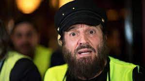 Il sera aux cotes de nombreuses personnalites. Francis Lalanne Veut Attaquer La Production De Fort Boyard Pour Discrimination
