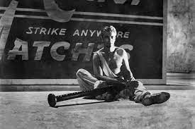 First just a few inches. Biennale Cinema 2019 The Incredible Shrinking Man