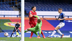 Standing at 6'4, dutch defender virgil van dijk has fast become a modern defensive stalwart and titan of the game. Dustere Aussichten Fur Virgil Van Dijk Beim Fc Liverpool