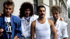 Queen is freddie mercury, brian may, roger taylor and john deacon and they play rock n' roll. Vorhang Auf Fur Den Queen Film Szenen Aus Bohemian Rhapsody Swr1 Rheinland Pfalz Swr De