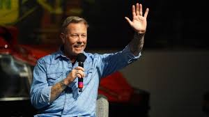 His birthplace is downey, california. Metallica Sanger James Hetfield Erster Auftritt Nach Alkohol Entzug Musik Bild De