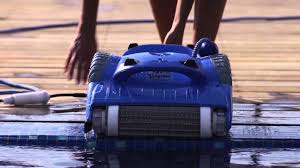 Dolphin supreme m3 is the ideal robotic pool cleaner for pools up to 10m (33ft) in length. Maytronics Mydolphin Dolphin M3 Robotic Pool Cleaner