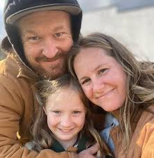 Amanda Auer's Instagram, Twitter & Facebook