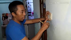 Biar enak memeriksanya.modul power suply dan motherboard dilepas dari chasis. Cara Memperbaiki Saklar Lampu Yg Kedip Kedip Nyala Mati Youtube