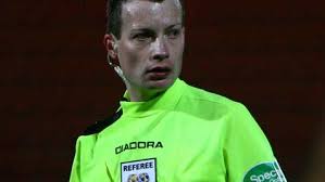 William Collum apita no Parque dos Príncipes