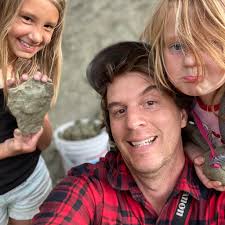 How does a person go about learning how to use a kiln?