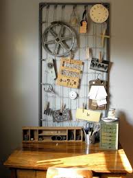 Mattress Spring Display Board Plus 9 Other Almost Free Ideas For Updating A Master Bedroom Old Cribs Mattress Springs Diy Decor