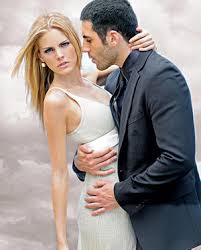 Amaia salamanca y miguel angel silvestre el duque y cata. Sin Tetas No Hay Paraiso Destaca En Las Nominaciones A Los Tp De Oro Series Adictos