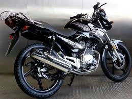 Introduced in 2005, it comes in naked, faired and 'custom' variants. I Pinimg Com Originals 00 02 98 000298c56f8e7c0