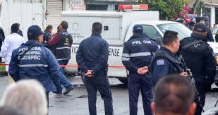 Fernando vilchis y bibiana belsasso, en el puente de fierro, en ecatepec, que heredamos a los policías, más de dos mil; Comentarios Tres Policias De Ecatepec Edomex Son Detenidos Por Presuntamente Asfixiar A Un Hombre En El Patio De Su Casa