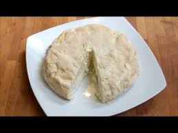 Proprio per questo motivo, le forme vengono forate prima da una parte, poi dall'altra, in vari punti; Formaggio Erborinato Fatto In Casa Utilizzando Il Gorgonzola Dolce Youtube