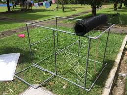 Jika anda memiliki rumah atau tanah yang luas, direkomendasikan untuk membuat kandang atau rumah kucing secara terpisah agar memberikan kenyamanan bagi kucing dan pemilik rumah. The Reporter Sangkar Kucing Diy Guna Paip Pvc Dan Facebook