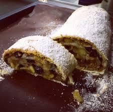 рецепт штруделя с яблоками и корицей из слоеного теста Yablochnyj Shtrudel Recept Idei Dlya Blyud Yablochnyj Shtrudel Shtrudel