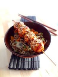 Boulettes De Poulet Yakitori Nouilles Sautees Aux Legumes Et A La Citronnelle Recette Poulet Yakitori Boulette De Poulet