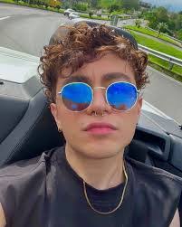 Andres Roman's Instagram, Twitter & Facebook