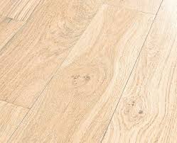 The flooring options for living rooms are many and should match the style of the house. What Color Should You Choose For Hardwood Flooring