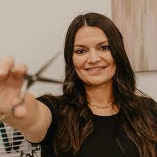 Cassie Drew's Instagram, Twitter & Facebook